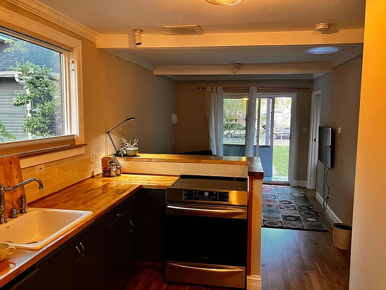 1722 Grey Ave — Photo 2