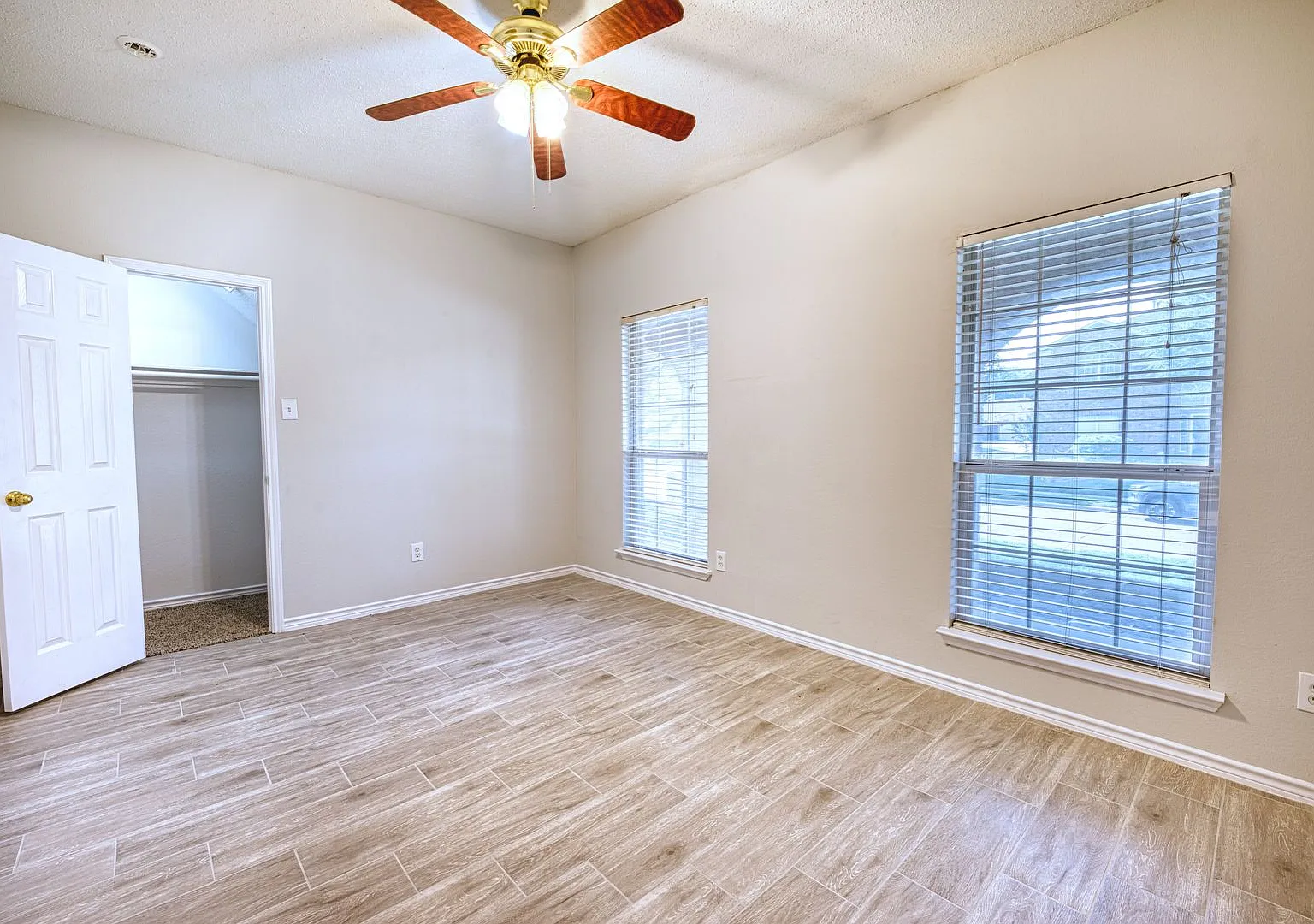 Amazing price for this beautiful four-bedroom home offering more than 2,700 sq ft of living space... — Photo 3