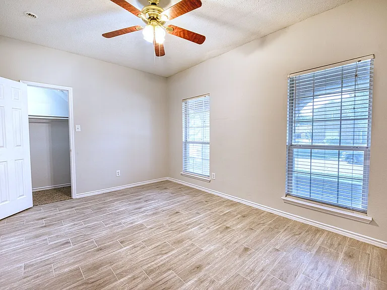 1532 Tanglewood Dr — Photo 3