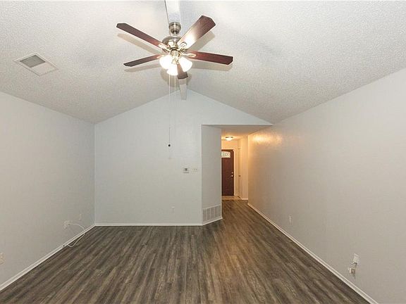 3rd image of 1313 Alma Dr