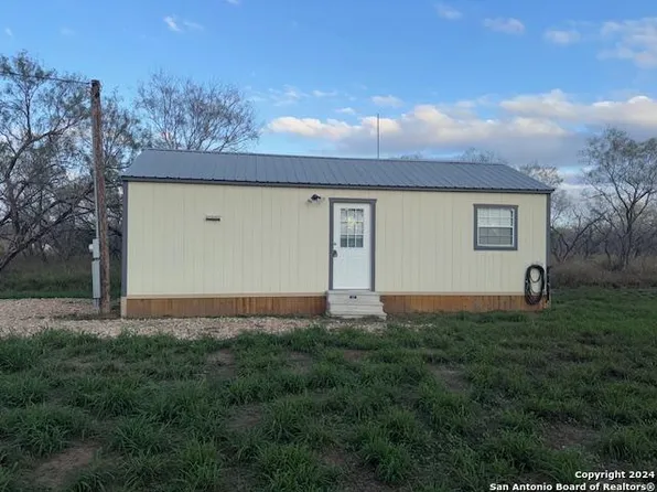 203 E AVE F, Christine, TX 78012