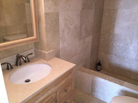 2nd image of 2121 N Bayshore Dr APT 915