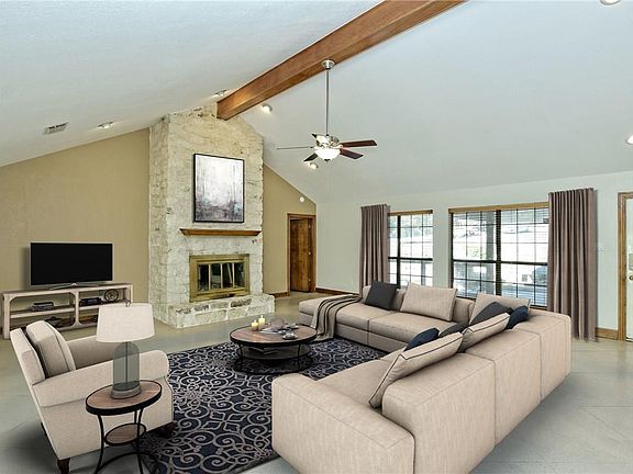 5th image of 1405 Edgewater Dr