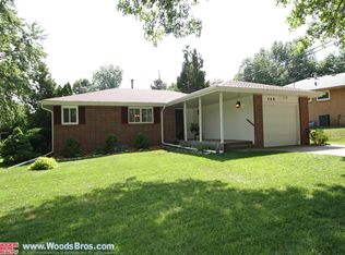 300 Carolyn Ct, Lincoln, NE 68510
