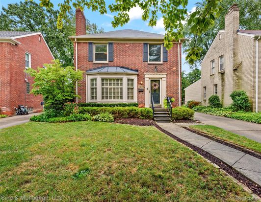 2923 Woodslee Dr, Royal Oak, MI 48073