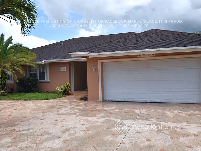 9811 SW 13th Ct — Photo 2