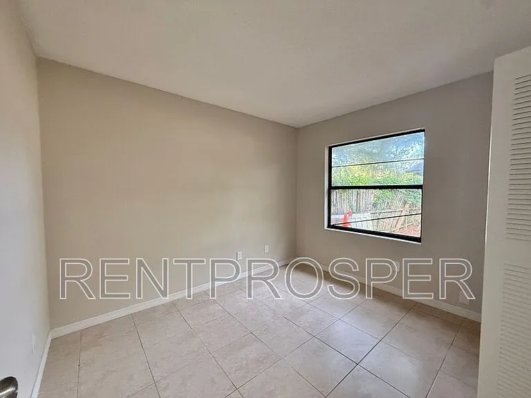 1900 Adair St — Photo 14