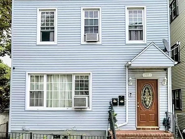 1421 121st St, College Point, NY 11356