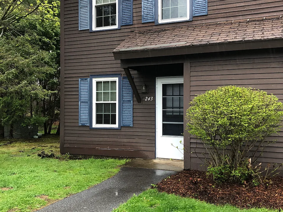 243 Twin Oaks Ter