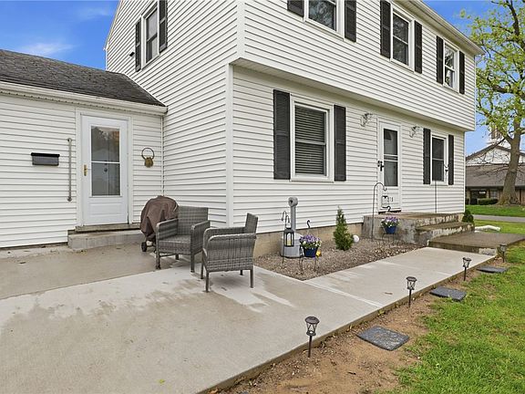 4th image of 278 Whipple Ln