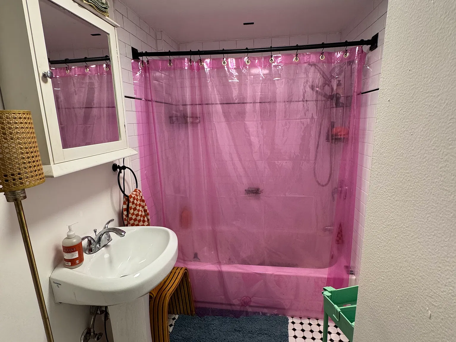 1 bed, 750 sqft, $1,800 — Photo 4