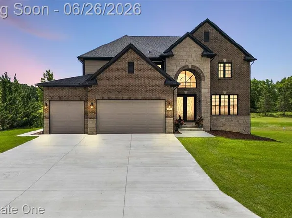 1721 Royal Birkdale Dr, Oxford, MI 48371
