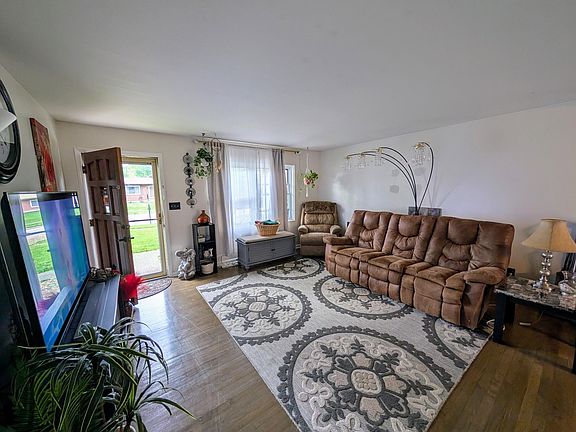 2nd image of 242 Muskingum Dr