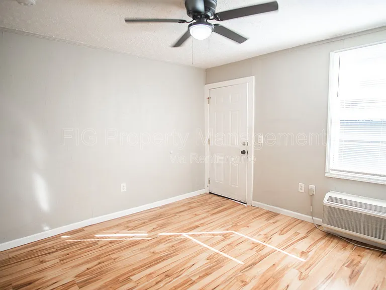 1416 Chicago Ave NE — Photo 4