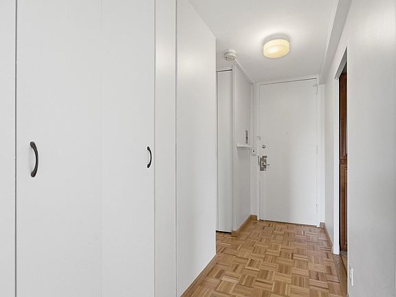 3rd image of 60 Babcock St