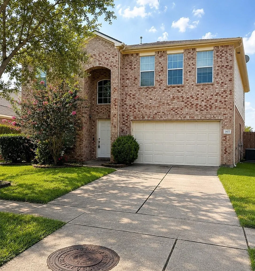 4 bed, 2.5 bath, 2404 sqft, $2,350 — Photo 2