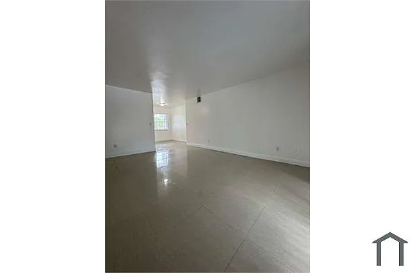 Building Photo - 575 NE 143rd St #208