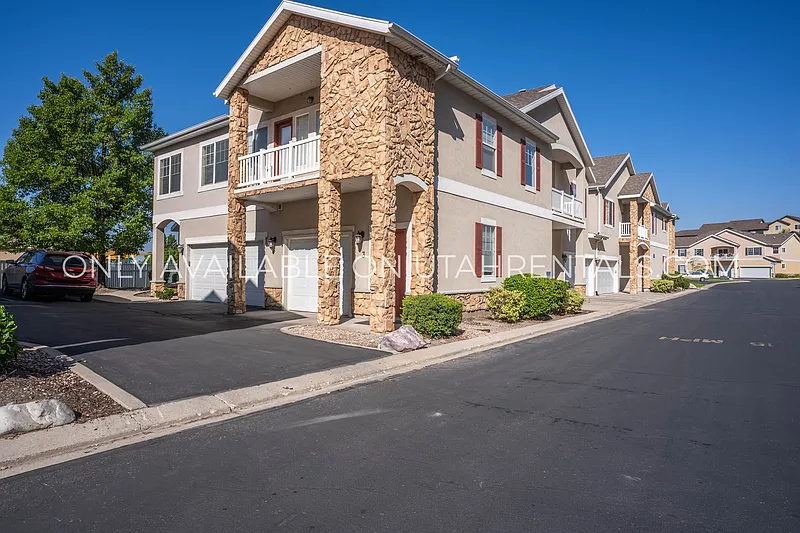 3 bed, 2.0 bath, 1211 sqft, $1,850 — Photo 3