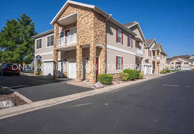 1052 Canyon Meadow Dr #3 — Photo 2