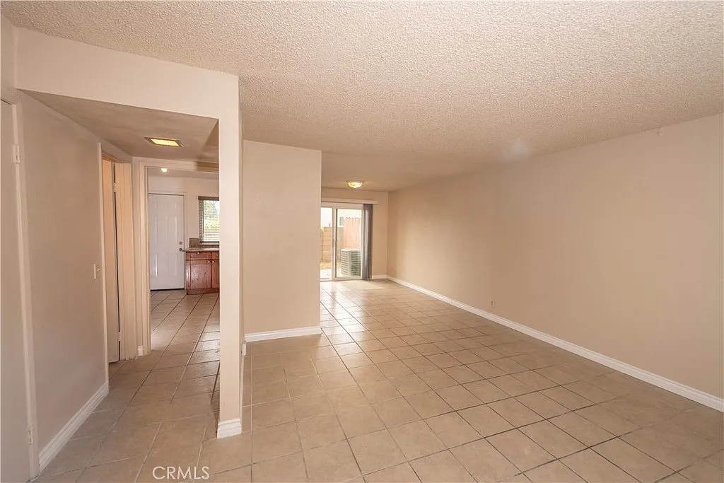 3 bed, 2.5 bath, 1243 sqft, $2,550 — Photo 2