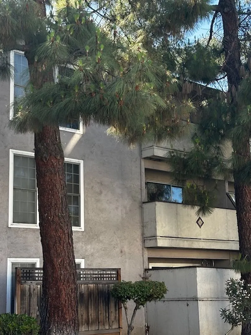 Building Photo - 1699 Laguna St #213