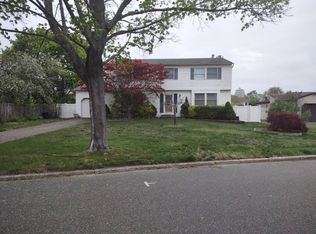 26 Curtis Ave, Bellport, NY 11713