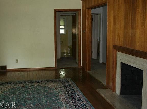 4th image of 1013 E Monroe Dr