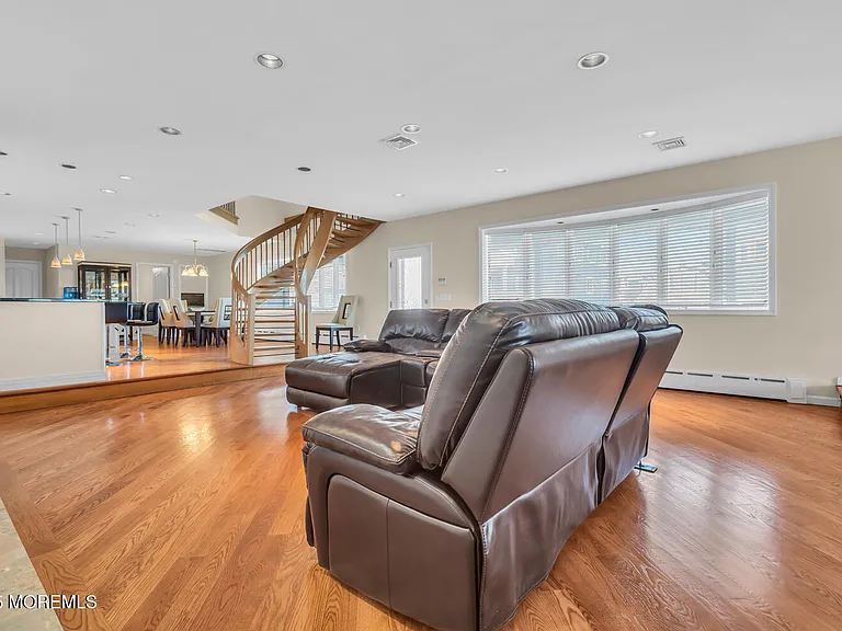 115 N Ocean Ave — Photo 11