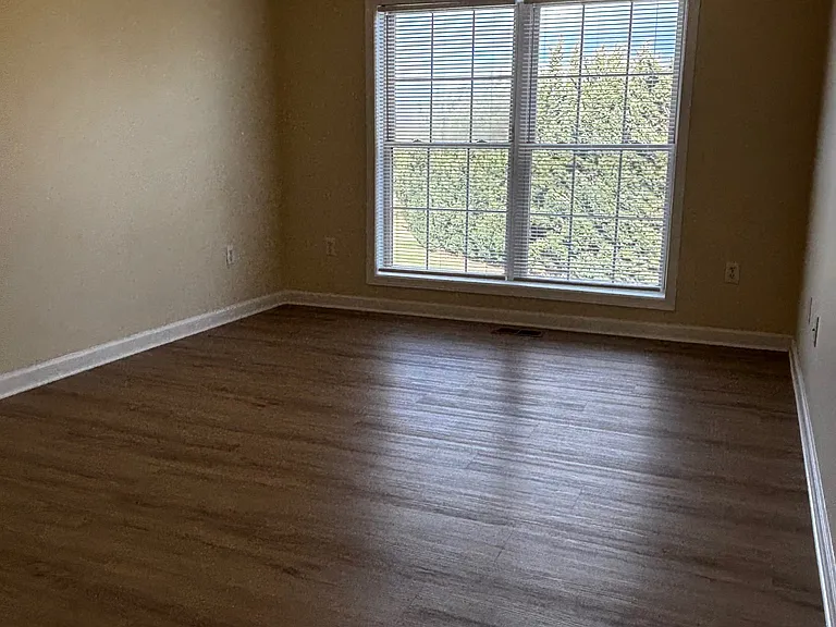 355 Channing Dr — Photo 14