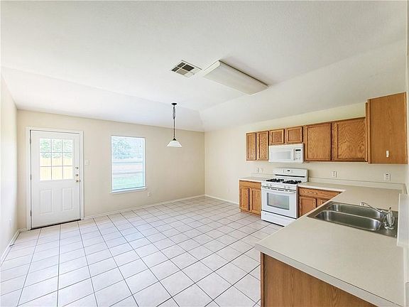 5th image of 503 Lafayette Square Dr
