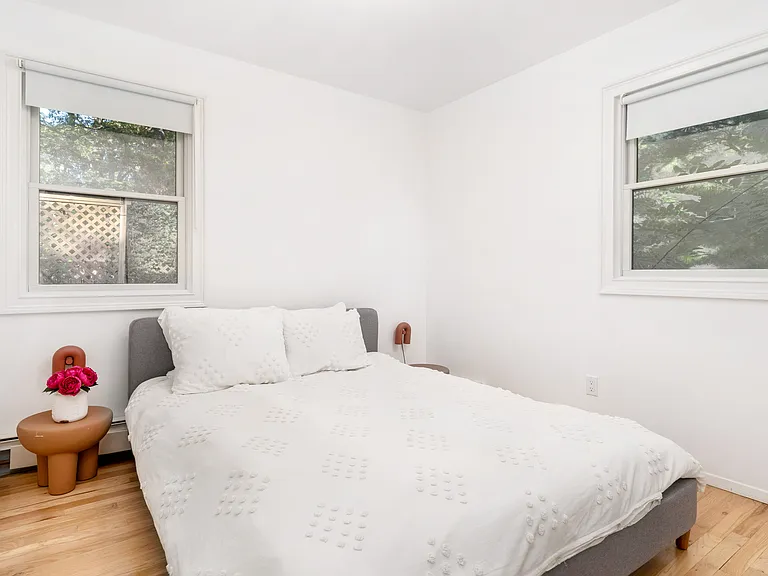 20 Lotus Ave — Photo 11