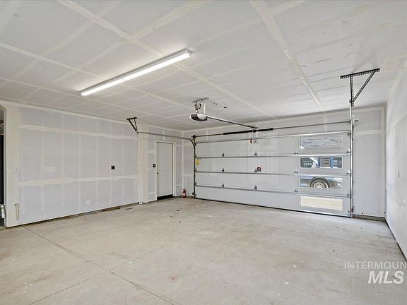3rd image of 505 N Lucy Ln
