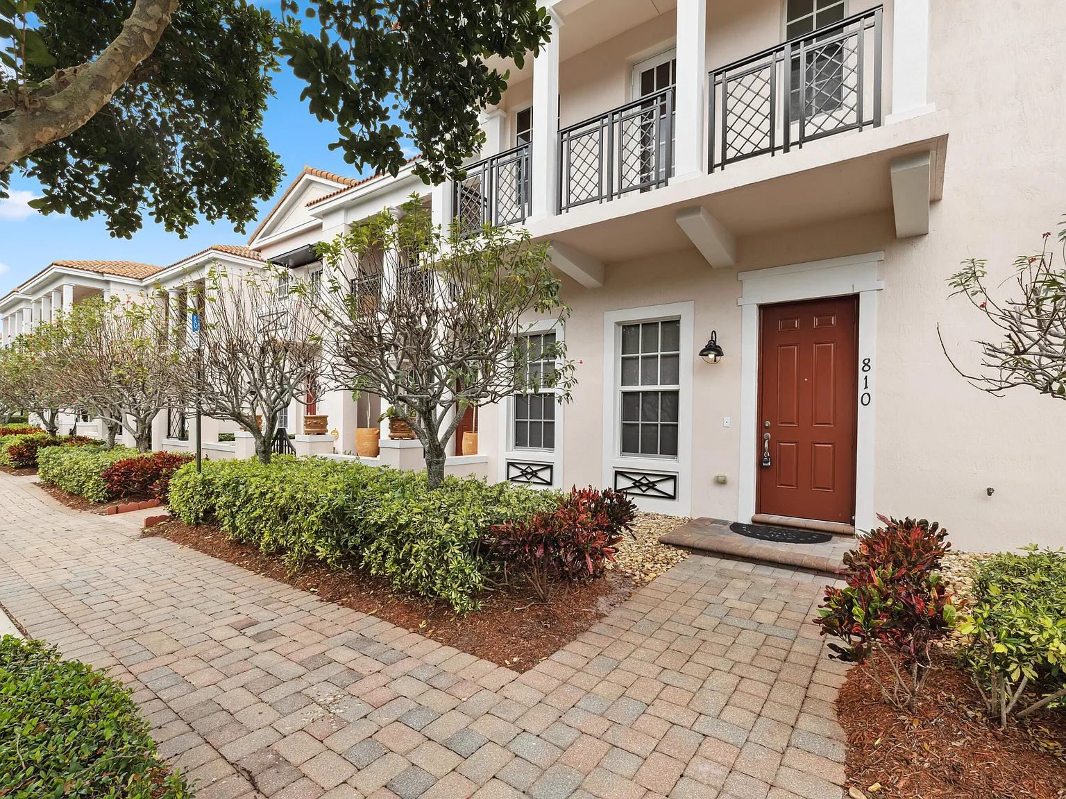 3 bed, 2.5 bath, 2092 sqft, $3,850 — Photo 3