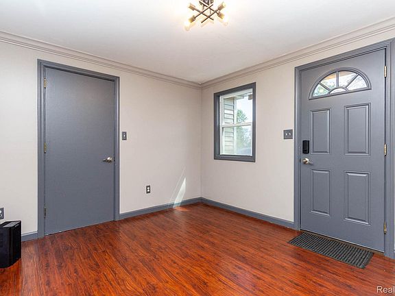 5th image of 5555 Botsford Ave