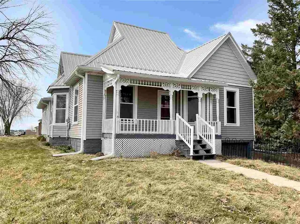 404 N Maple St, West Branch, IA 52358