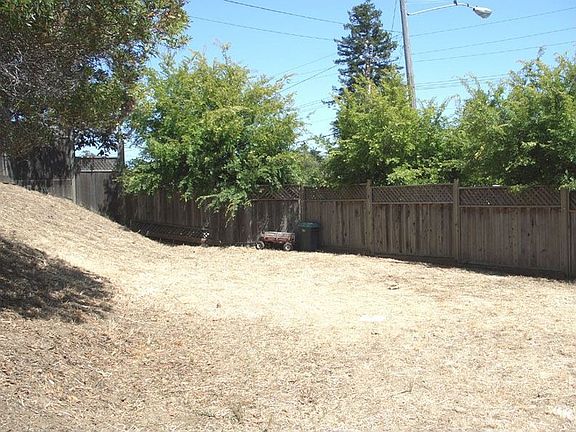 HUGE BACKYARD