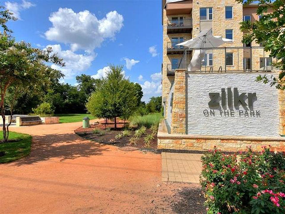 Walking access to Zilkr park day and night