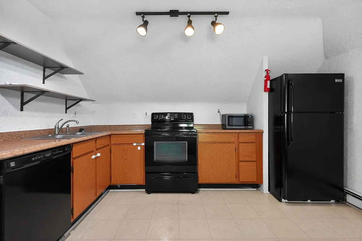 Building Photo - 2101 E 16th Ave #3