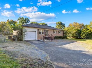 1208 Stallings Rd, Matthews, NC 28104