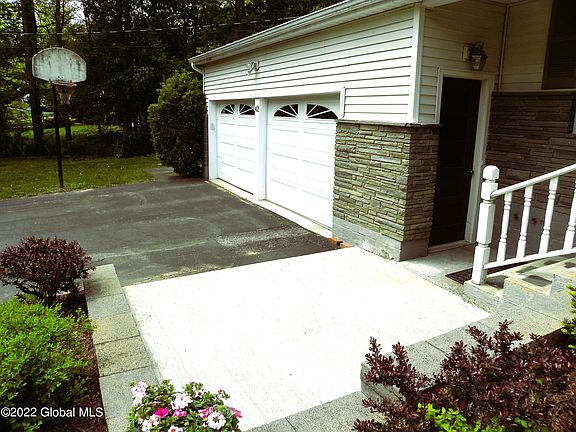 3rd image of 42 Juniper Dr