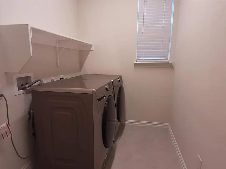 325 Kennewick Dr — Photo 18