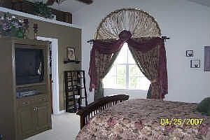 Master w/ Vaulted Ceiling
