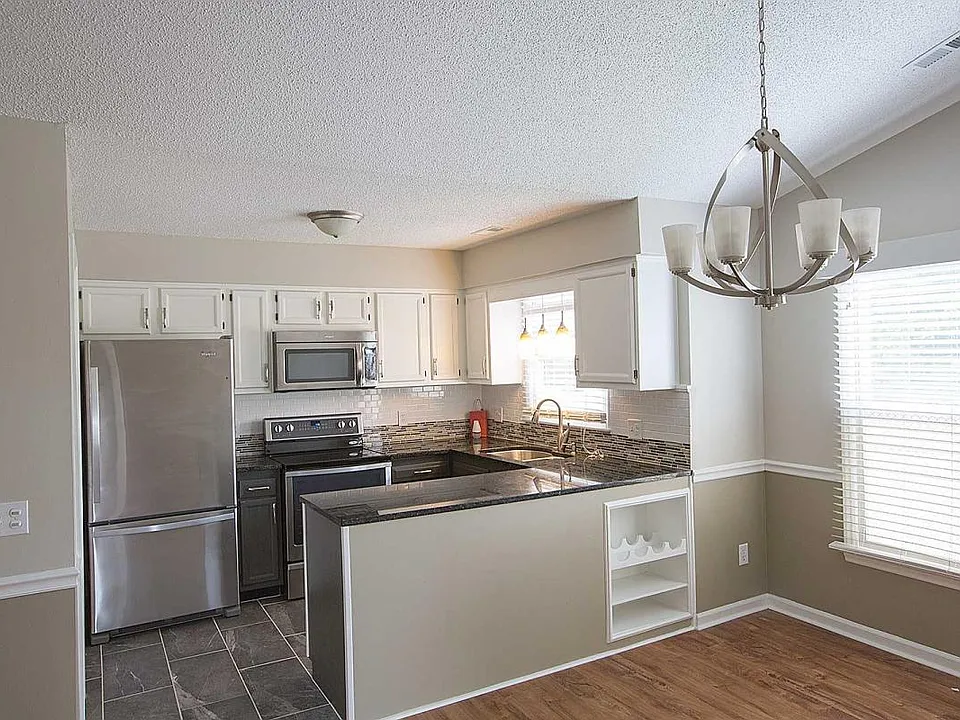 Open floorplan with lots of light