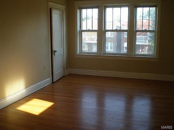 5th image of 4562 Loughborough Ave