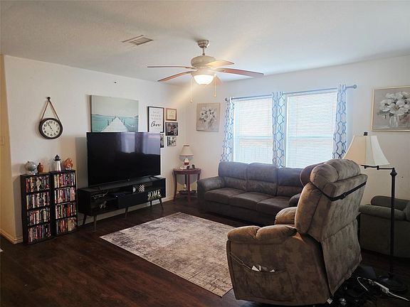 3rd image of 903 Fields St
