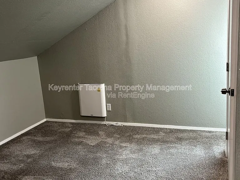 1302 E 40th St #5 — Photo 3