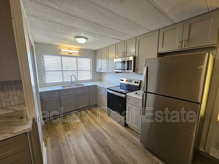 1113 W Corinthian Cir — Photo 5