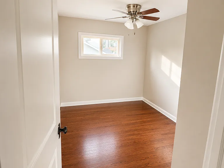558 Eagle St #1 — Photo 11