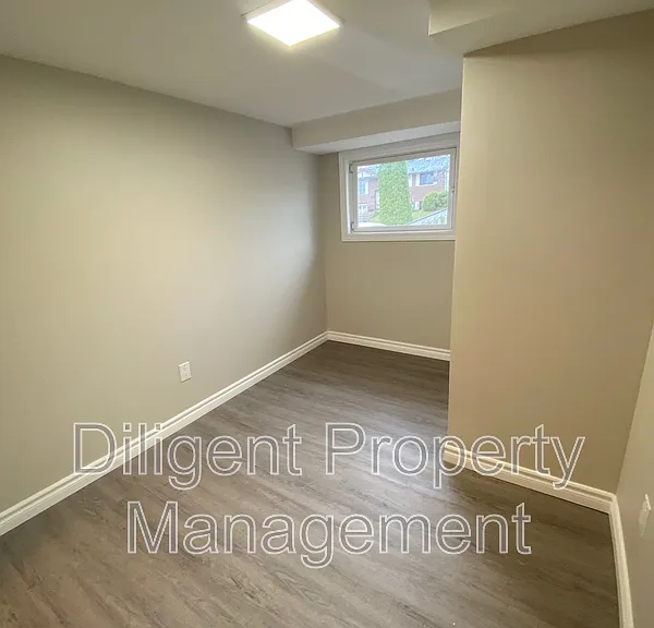 1528 Redwood Dr #LOWER — Photo 11