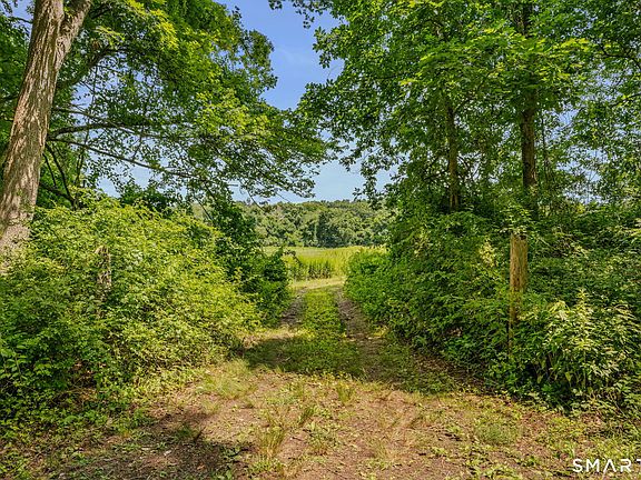 3rd image of 86 School House Road